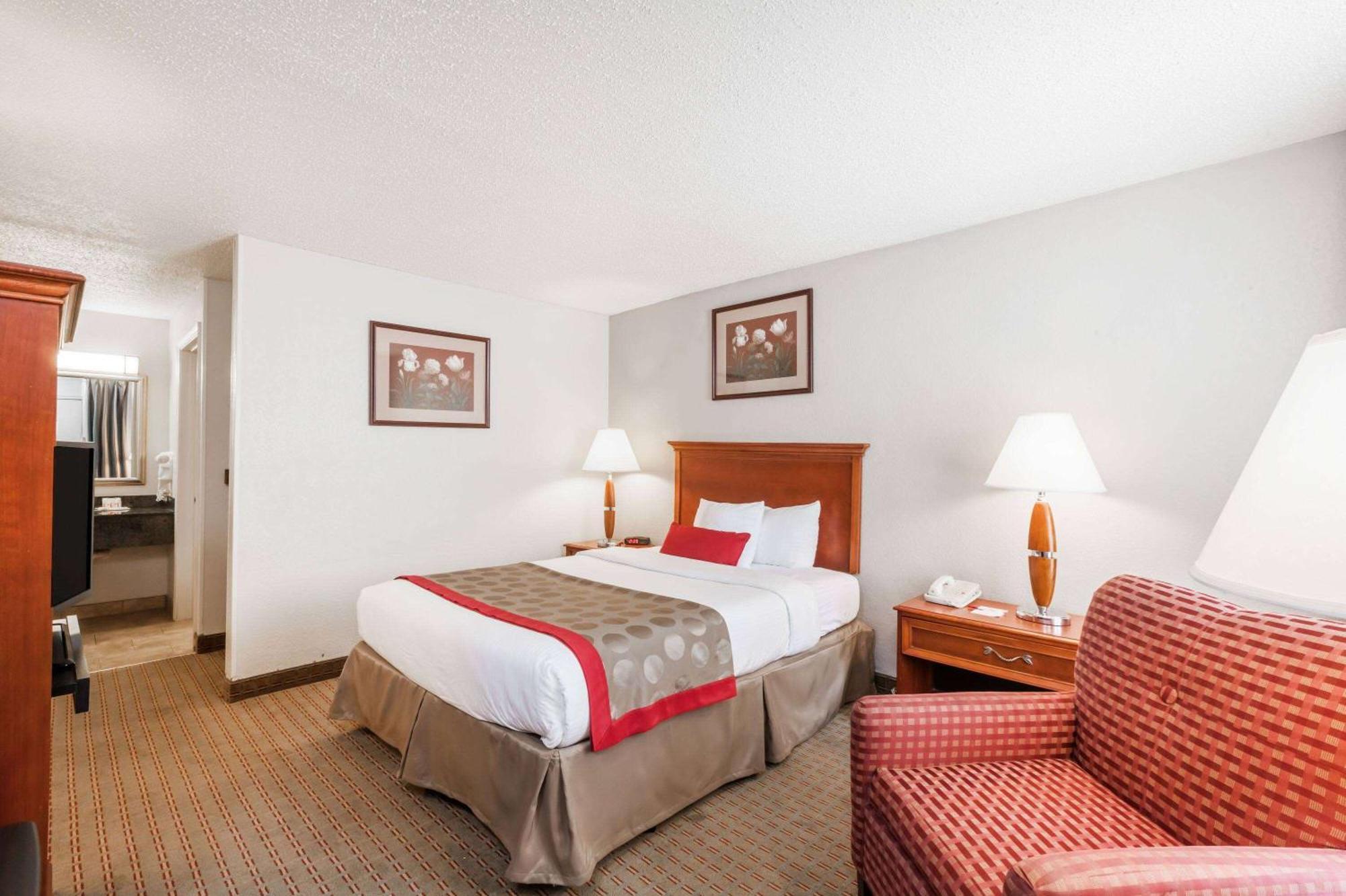 Ramada By Wyndham New Iberia Otel Dış mekan fotoğraf