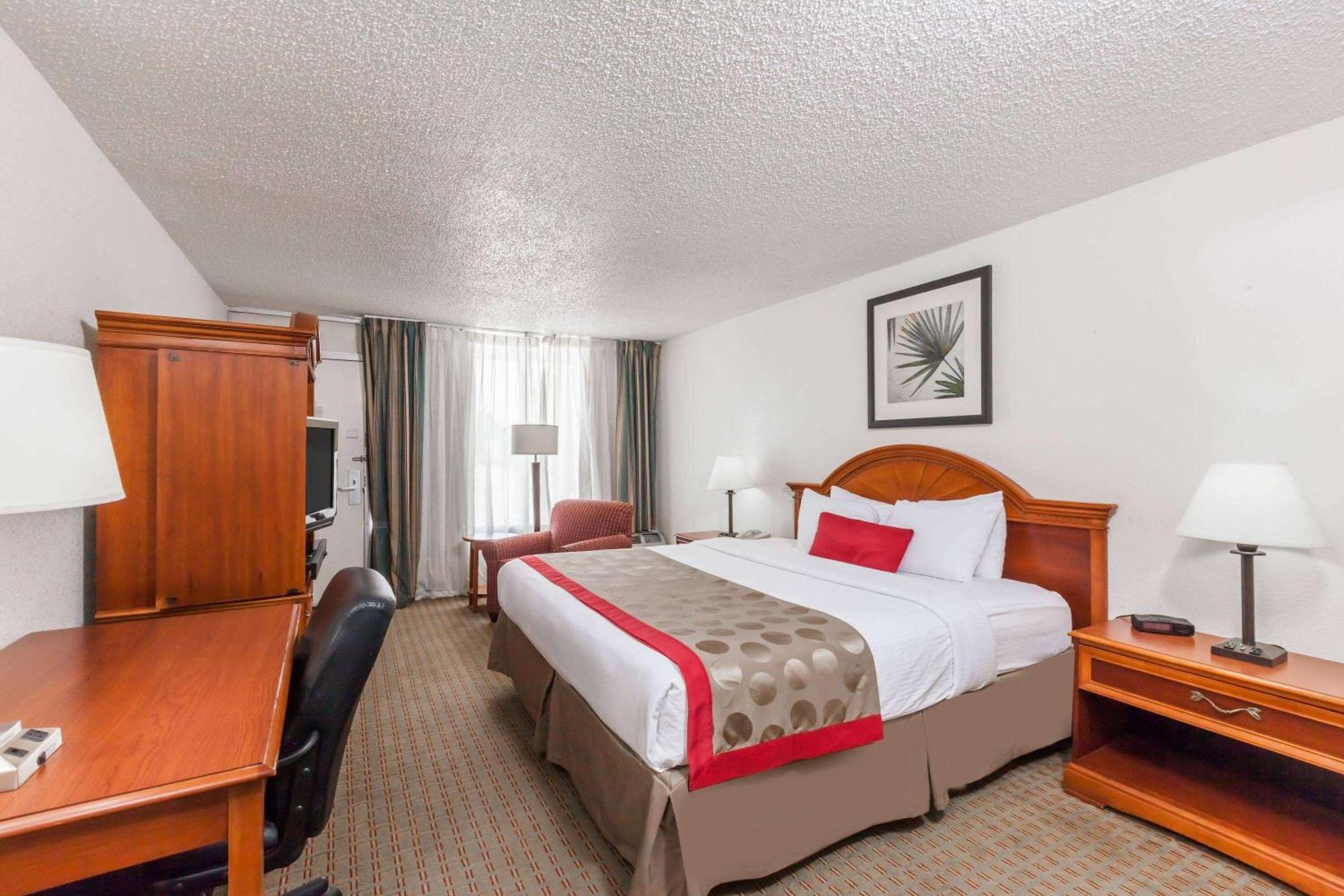 Ramada By Wyndham New Iberia Otel Dış mekan fotoğraf