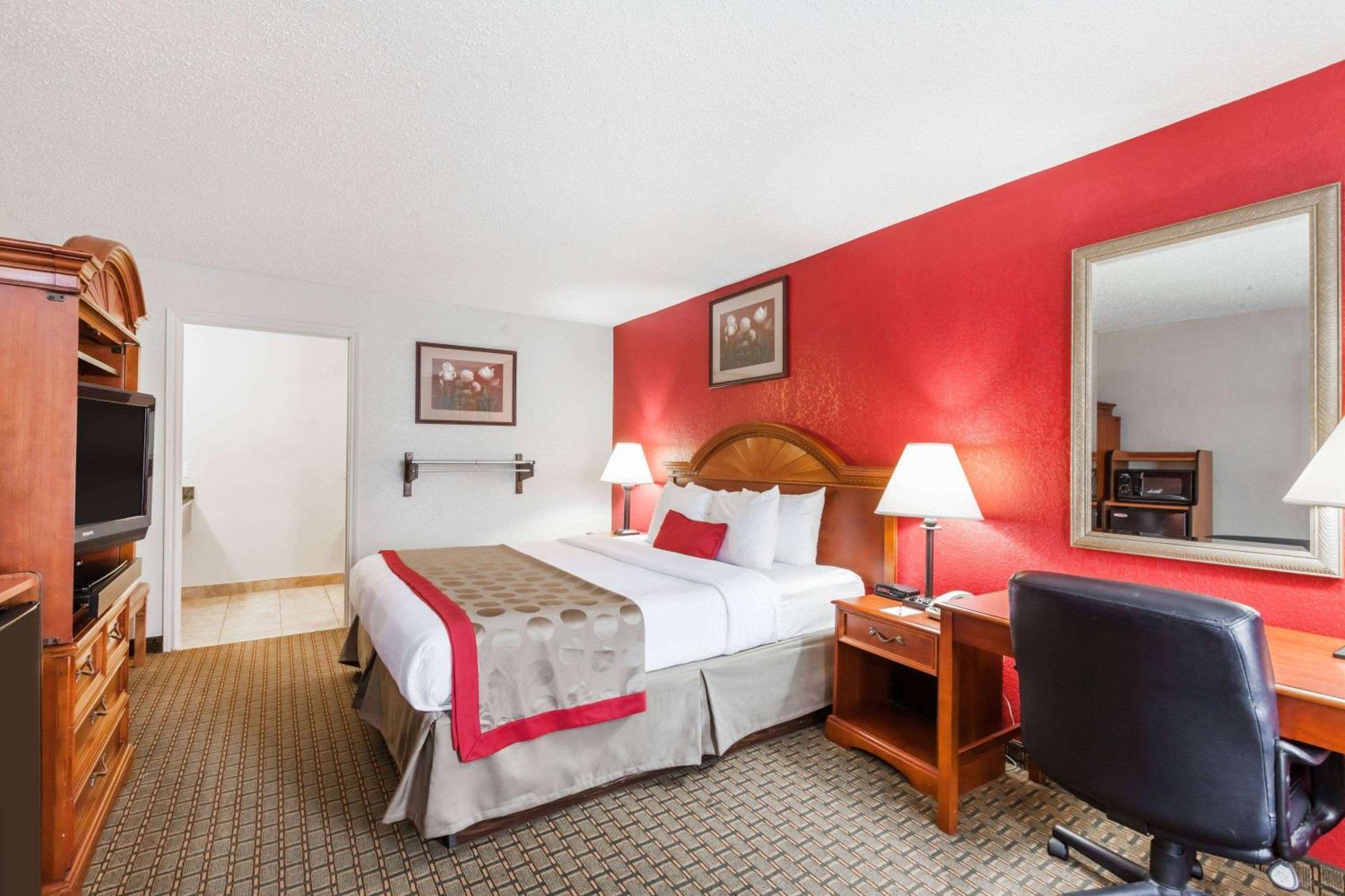 Ramada By Wyndham New Iberia Otel Dış mekan fotoğraf
