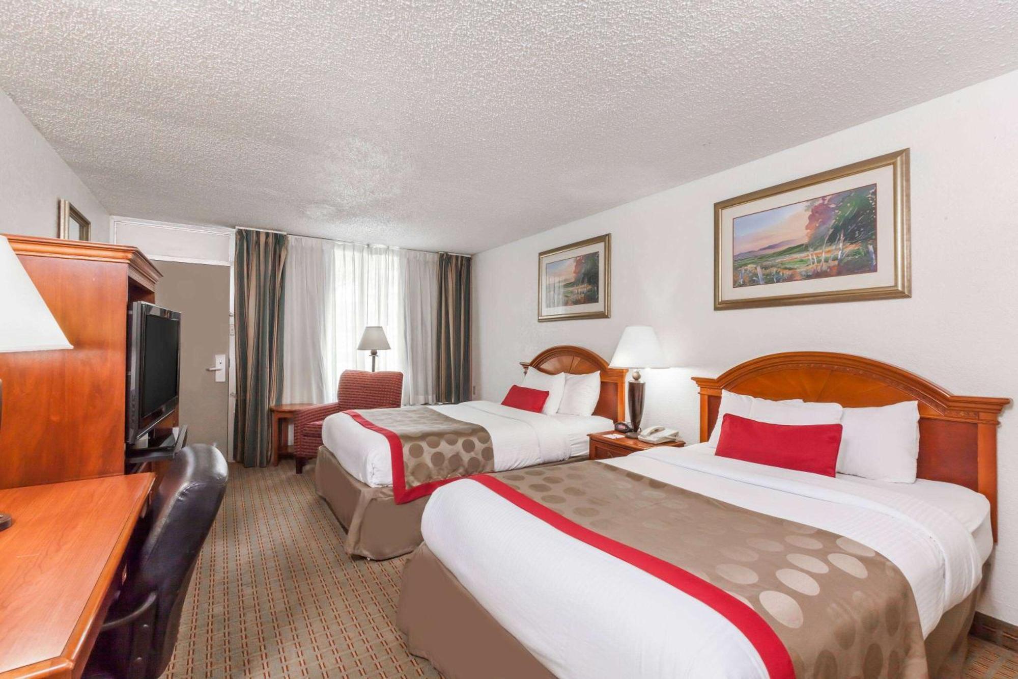 Ramada By Wyndham New Iberia Otel Dış mekan fotoğraf